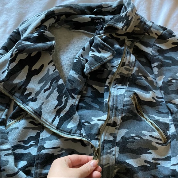 Rue 21 black and gray camouflage shacket - Picture 4 of 5